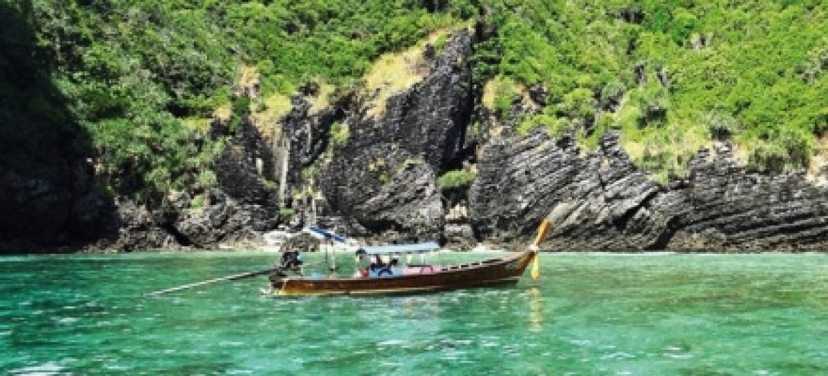 Il ritmo della Thailandia tra granchi violinisti e nightclub