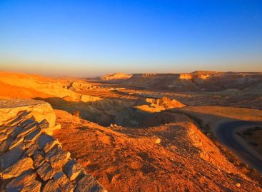 Israele, Deserto del Negev: addormentarsi tra le braccia del cratere di Mitzpe Ramon