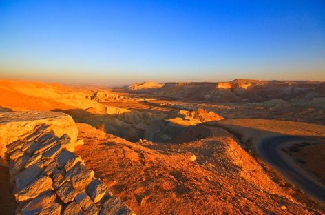 Israele, Deserto del Negev: addormentarsi tra le braccia del cratere di Mitzpe Ramon