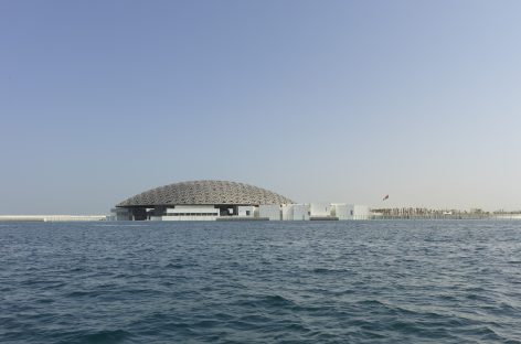 LOUVRE ABU DHABI: SOTTO UNA PIOGGIA DI LUCE